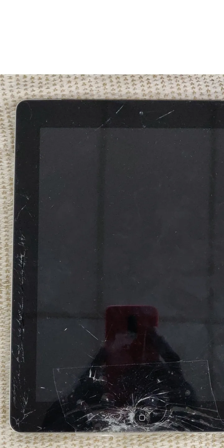 Cracked iPad screen before repair at SUZU PC and Web in Atlanta, GA